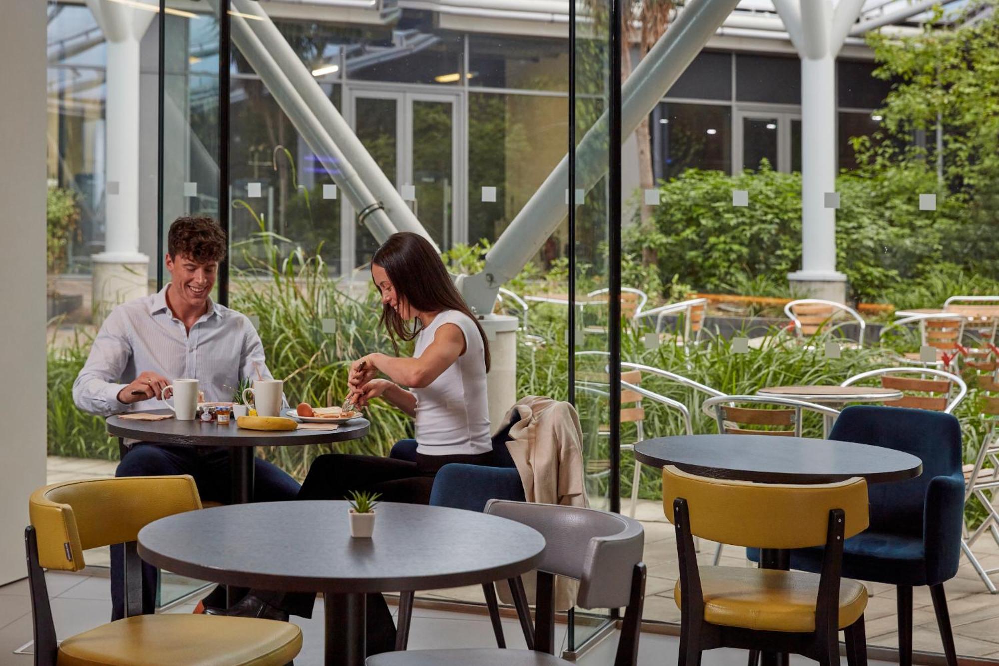 Aparthotel Adagio London Brentford Dış mekan fotoğraf